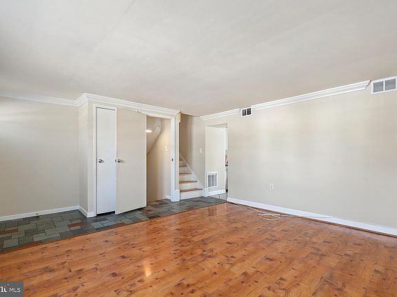 4th image of 1317 Dulles Pl