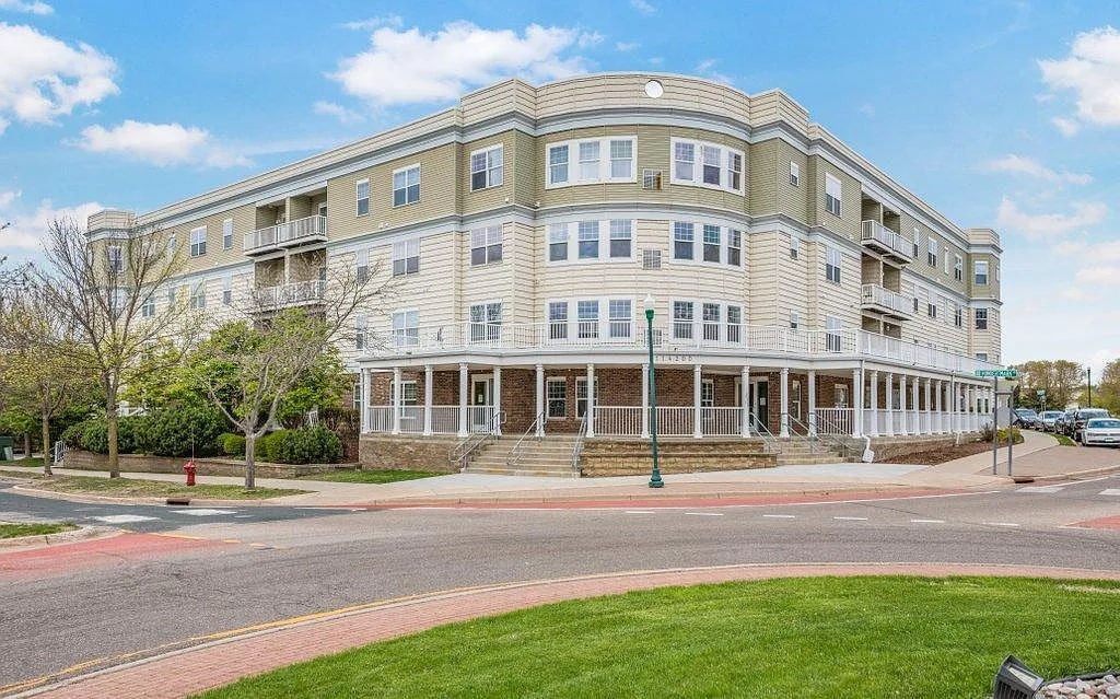2 bed, 1.0 bath, 987 sqft, $1,500 — Photo 1