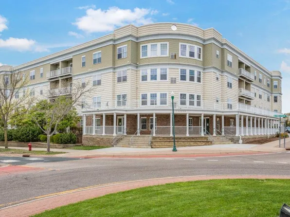 114200 Hundertmark Rd Unit 110, Chaska, MN 55318