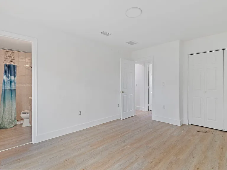 22229 Little Falls Ave — Photo 18