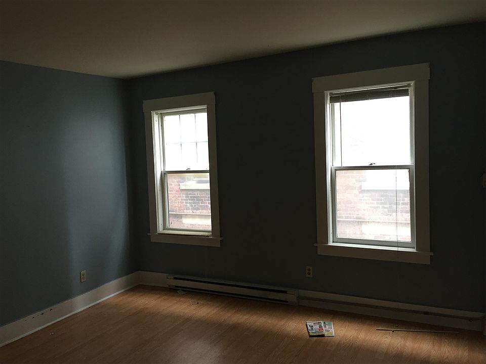 2nd image of 477 Main St APT 2