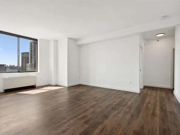 4-74 48th Avenue 39J image 3 of 22