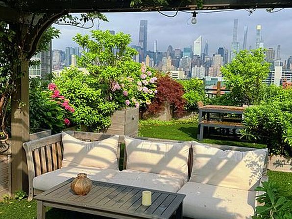 42-60 Crescent St #PENTHOUSE 10C