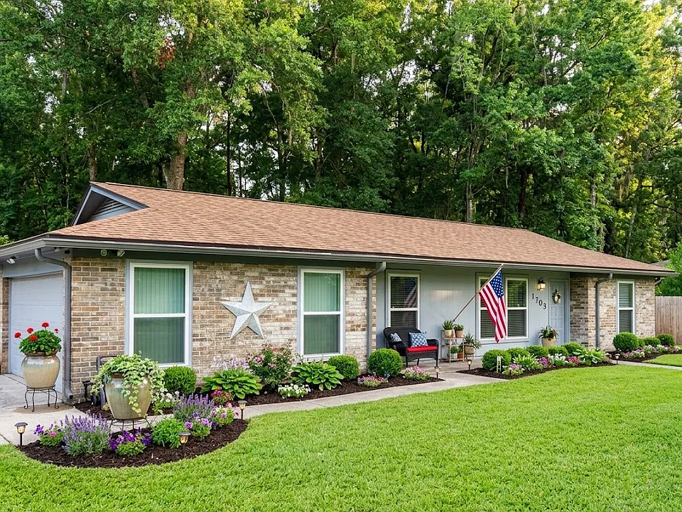 1703 Poplar Dr