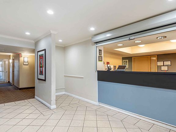 Lobby and Guest Check-in
