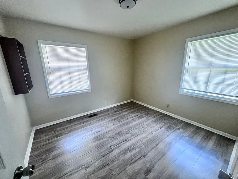 1172 Washington St — Photo 7