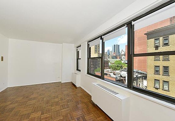 2nd image of 200 E 27th St APT 6J
