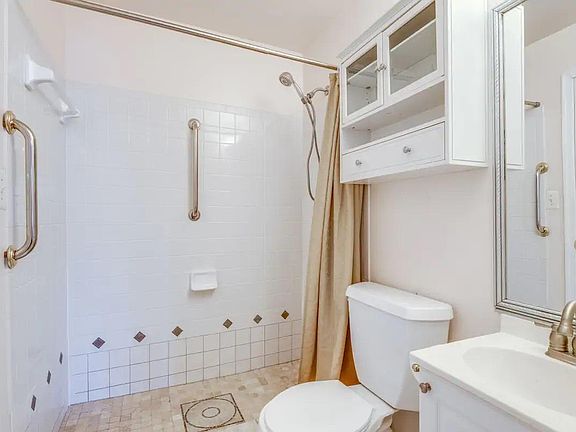 4th image of 752 Boehms Ct #1