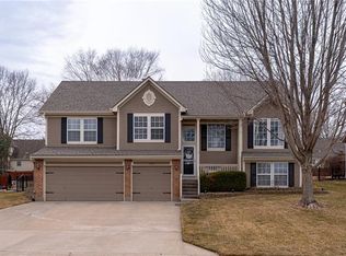 5116 SW Kingfisher Dr, Lees Summit, MO 64082