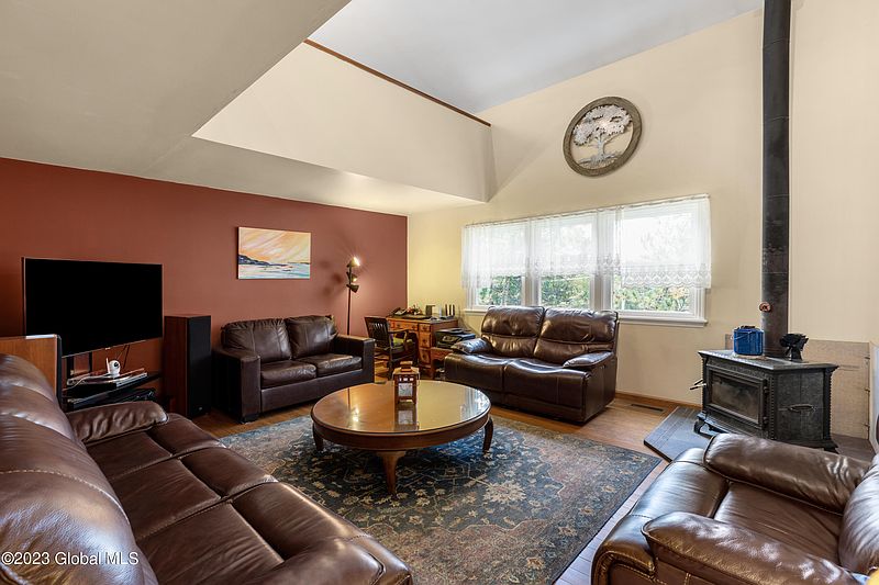 4th image of 3114 Coach Road