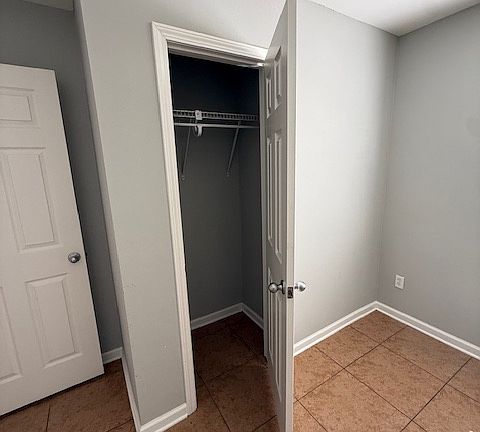 4th image of 2726 Pakenham Dr