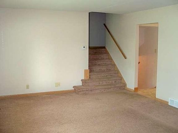 3rd image of 10407 W Concordia Ave