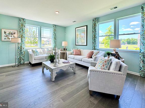 4th image of 120 Julie Ln
