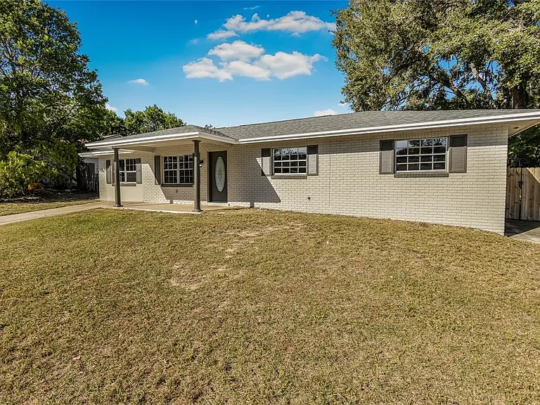 2707 Lakewood Ln — Photo 2