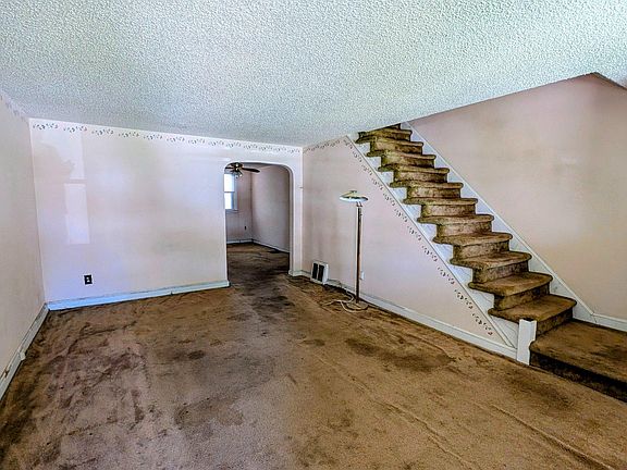 5th image of 452 Westmont Dr
