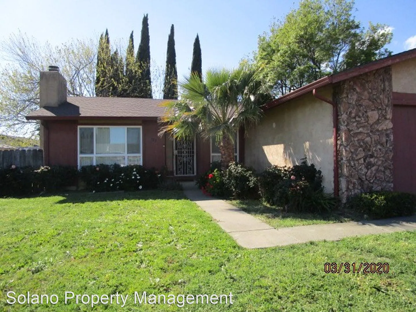 702 Woodlark Dr photo 1