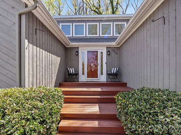 3rd image of 3489 Lake Shore Rd S