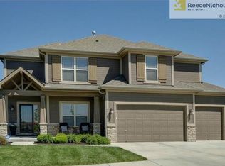 5904 S National Dr, Parkville, MO 64152