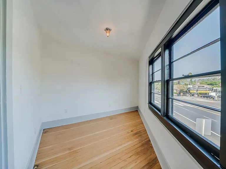 6012 York Blvd — Photo 4