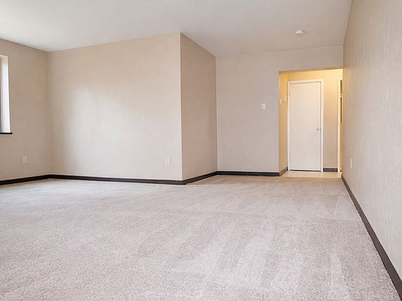4th image of 60 Markham Dr