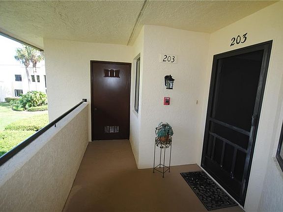 3rd image of 6860 SE Constitution Blvd Unit 9-203
