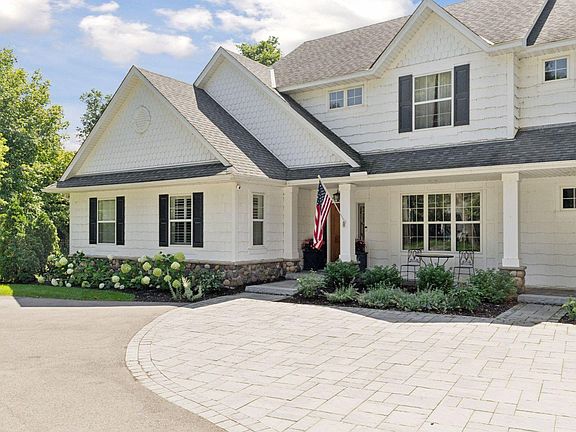 3rd image of 3017 Brooks Ln