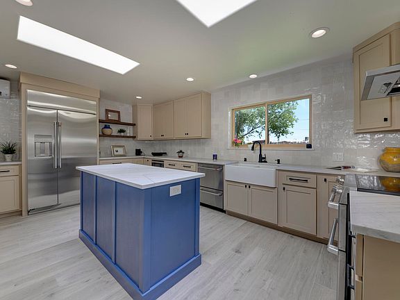 2nd image of 210 Josefita Rd NE