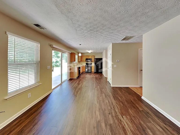 1626 Sparrow Wood Ln SW — Photo 5