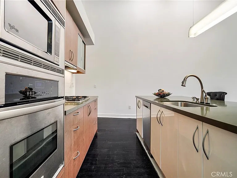 12837 Moorpark St #405 — Photo 7