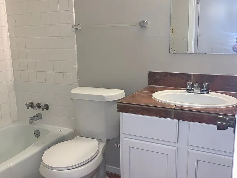 105 E 38th St #100-303 — Photo 16