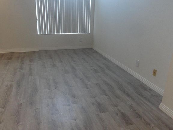 3rd image of 5218 Cartwright Ave