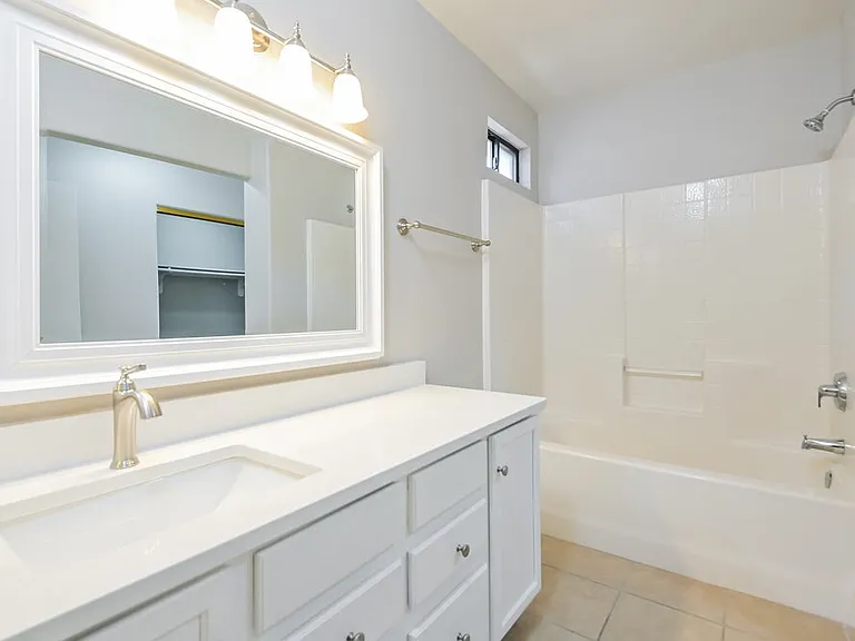 1809 W Rue De La Montagne — Photo 12