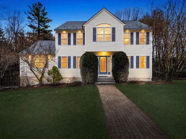 25 Stanphyl Rd, Uxbridge, MA 01569