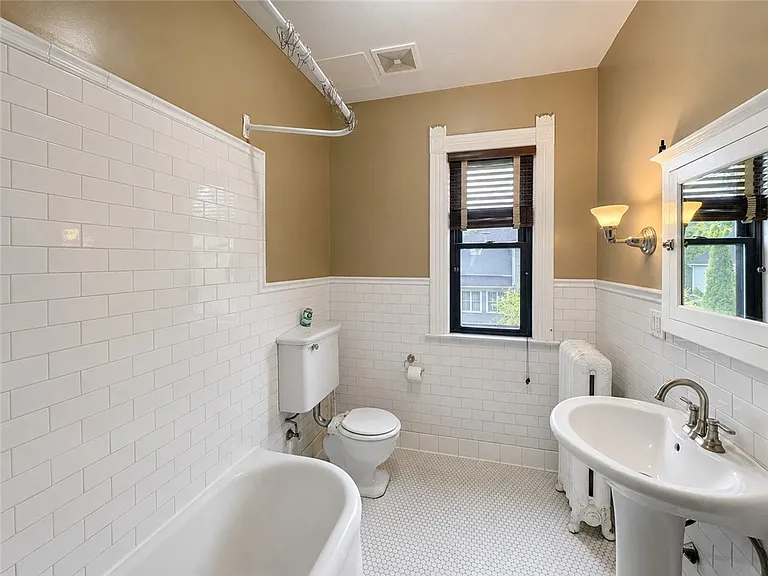 54 W 5th St — Photo 11