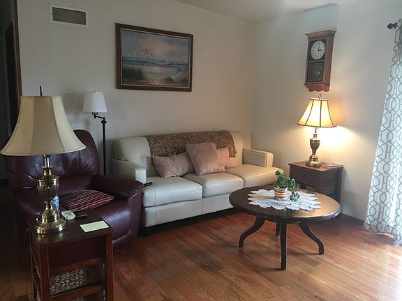 5th image of 272 Brookside Dr