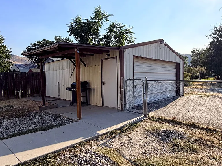 1006 Cascade St — Photo 3