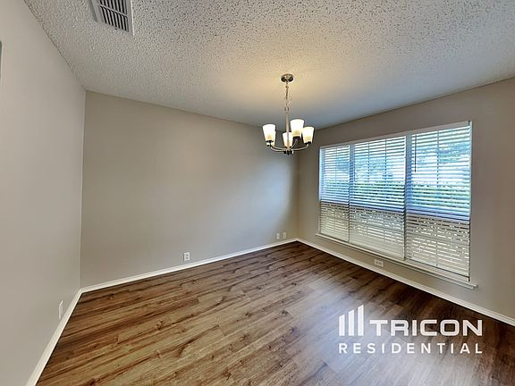 5th image of 5320 Tennis Villa Dr