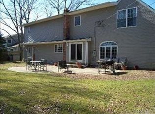 87 River Heights Dr, Smithtown, NY 11787