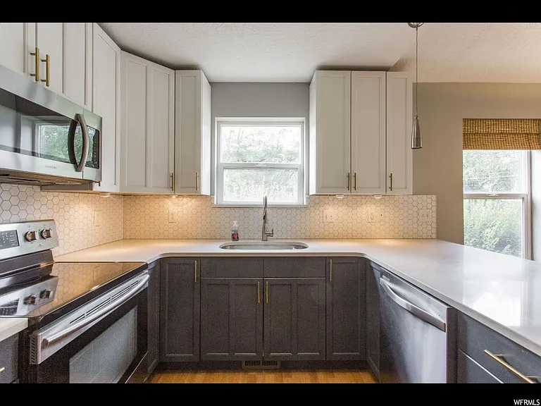 2724 S Richmond St E — Photo 5