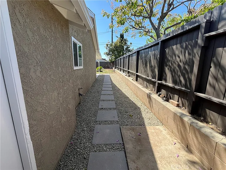 525 Twilight St — Photo 37