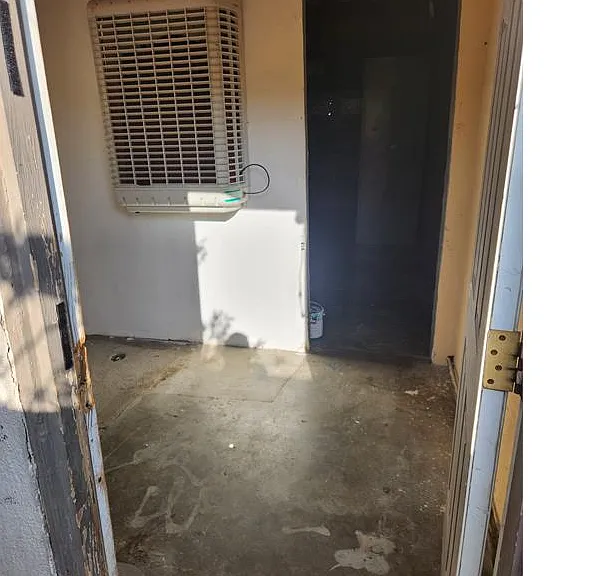 142 E Avenue Q7 — Photo 27