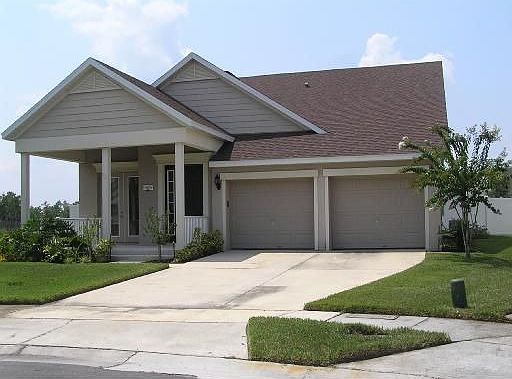 Great Curb Appeal!