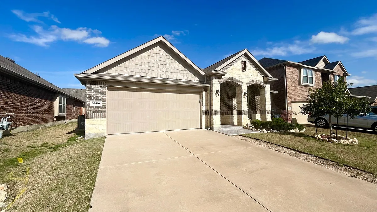 4 bed, 2.0 bath, 2063 sqft, $2,325 — Photo 2