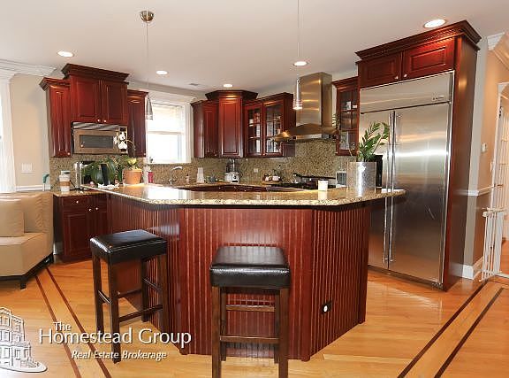 4th image of 828 W Aldine Ave APT 3A