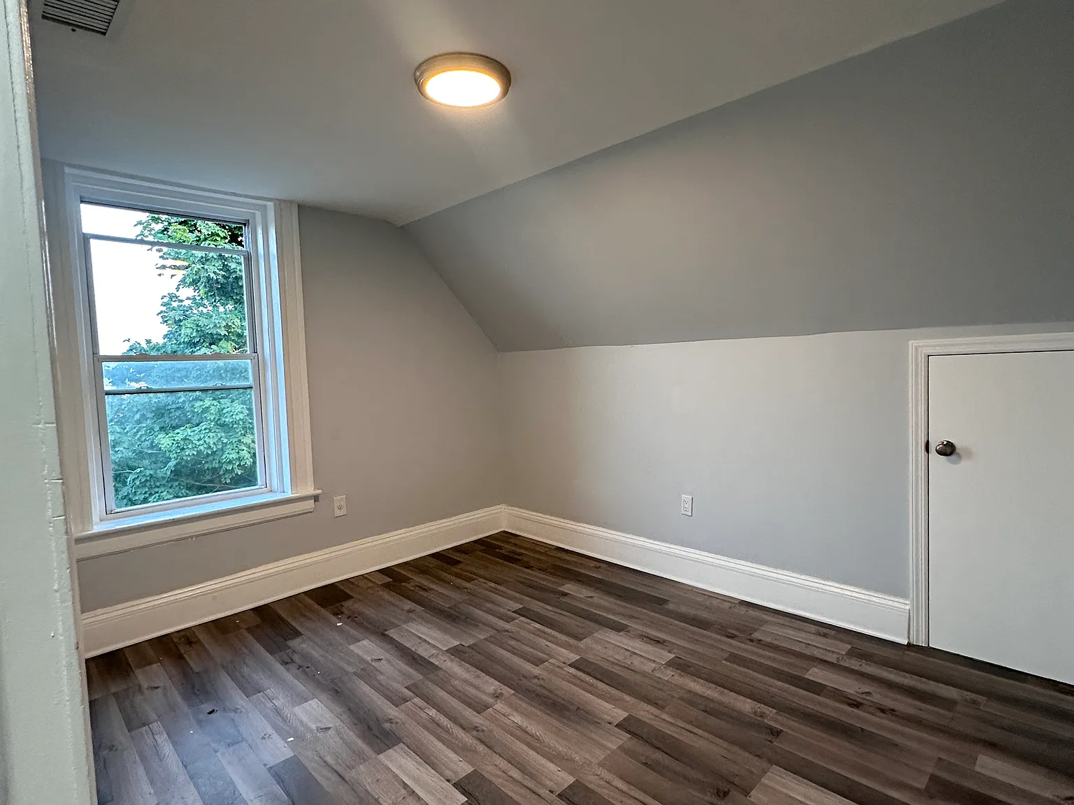 2 bed, 900 sqft, $1,600 — Photo 2