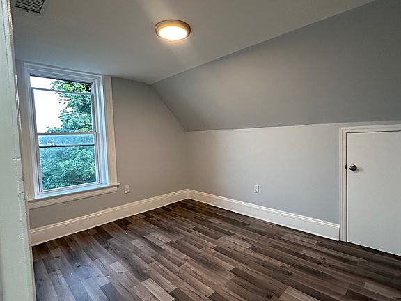2nd image of 178 Clarence St APT 4