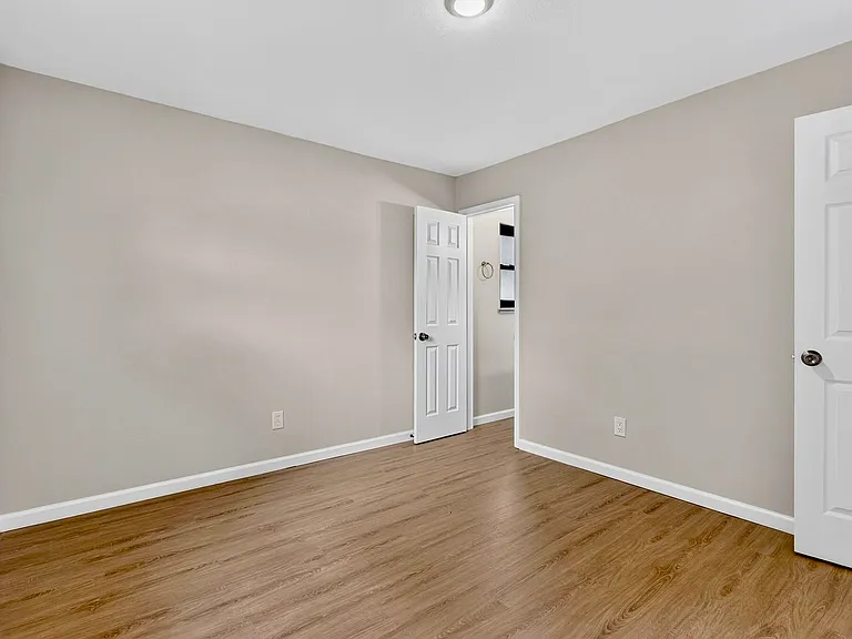 207 Allen Dr — Photo 3