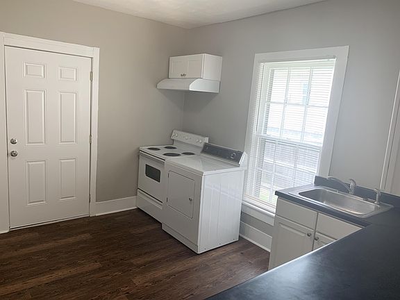 4th image of 6 Cromwell Ave APT B