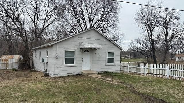 1st image of 554 S Carlisle Dr