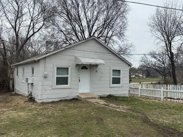 554 S Carlisle Dr, Sugar Creek, MO 64054